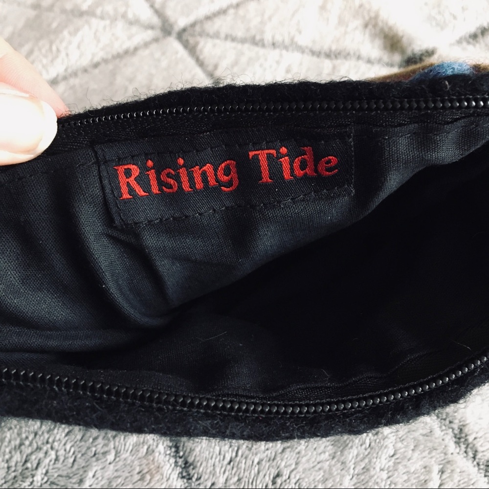 Rising Tide Clutch - Picture 4 of 6